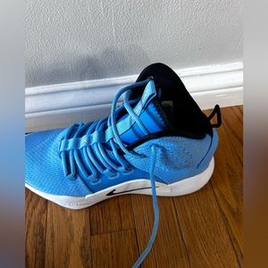 Hyperdunk man 7.5